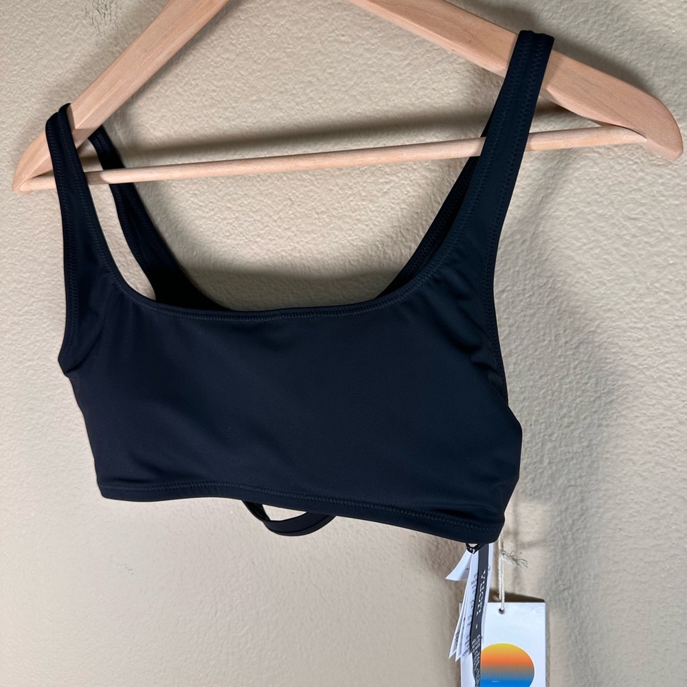 NWT Vuori Women’s Encinitas Bikini Top in black - Picture 2 of 5